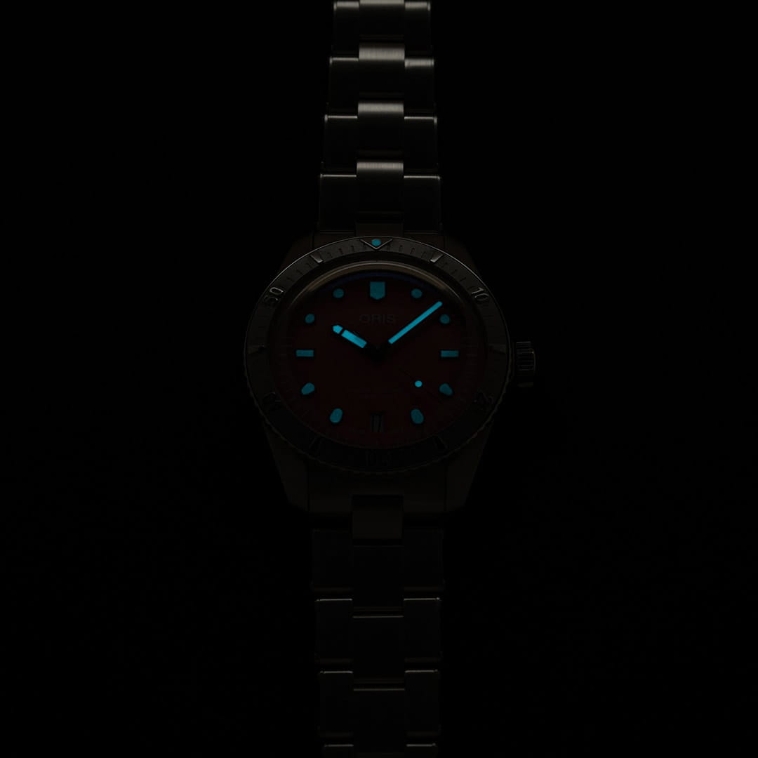 Oris Oris Divers Sixty‑Five 'Cotton Candy' 01 733 7771 4058-07 8 19 18  — детали корпуса и нержавеющая сталь